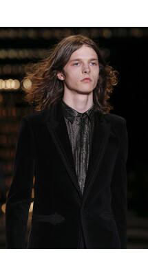 Details Saint Laurent Fall 2018 Ready-to-Wear , Детали показа Ив Сен Лоран , Детали осень зима 2018 , Fashion show , неделя моды в Париже , PFW , Mainstyles